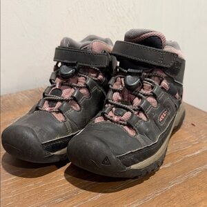 Keen Raven Kids Black and Pink Hikers
